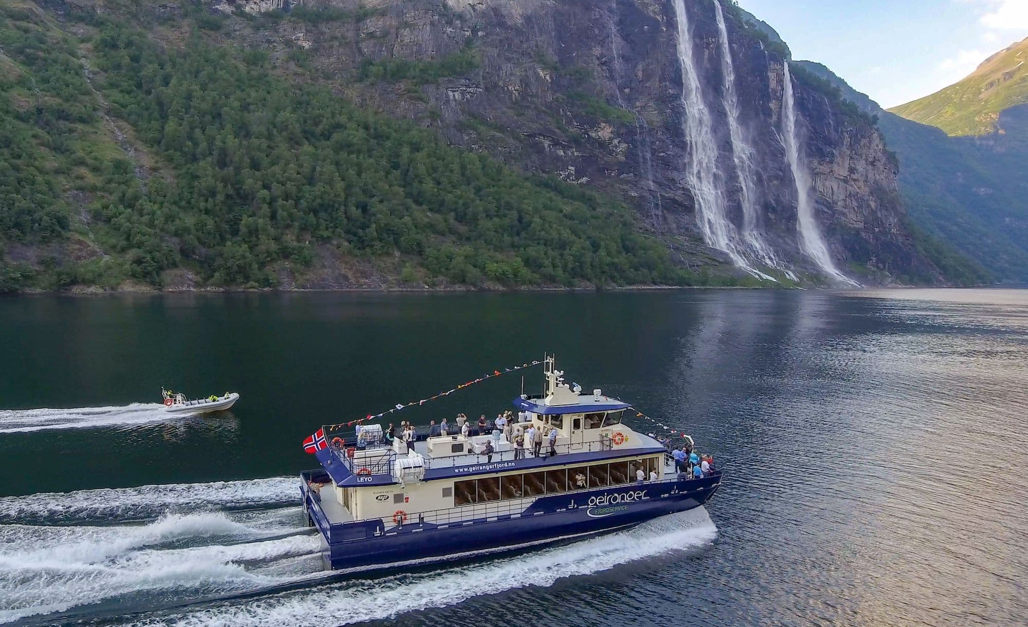 Fjordcruise på Geirangerfjorden fra Ålesund forbi De syv søstrene - UNESCO verdensarv fjordtur