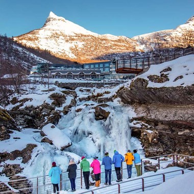 Gefrorener Wasserfall - Winterfjordkreuzfahrt Ålesund - Geiranger - Ålesund , Norwegen