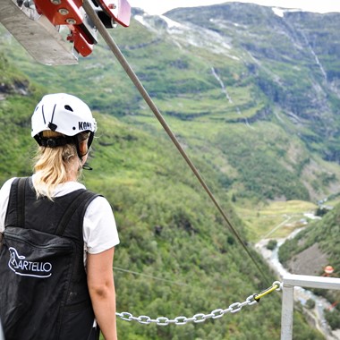 Zug-, Zip- und Fahrradtour in Flåm - bereit für die Zipline - Flåm, Norwegen