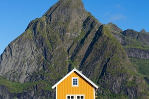 Yellow house in Lofoten Islands - Norway