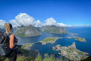 Lofoten Islands in a nutshell - Reinebringen - Norwegen