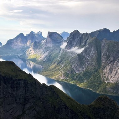 Majestuosas montañas - Islas Lofoten in a nutshell, Noruega