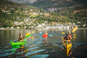 Aktivitäten in Ulvik, Norwegen - Geführte Kajaktour auf dem Hardangerfjord