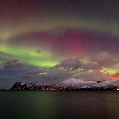 Schöne Nordlichter über Svolvær - Lofoten, Norwegen