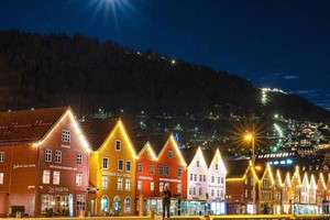 Vollmond über Bryggen in Bergen - Norwegen