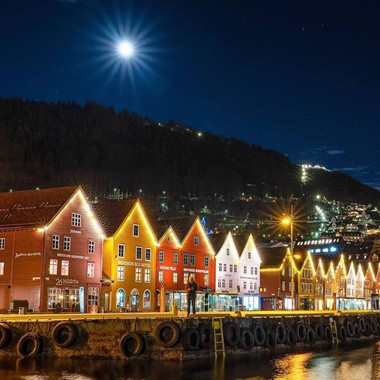 Fullmåne over Bryggen i Bergen