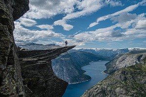 Oben auf der Trolltunga - Odda, Norwegen