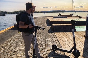 Aktiviteter i Oslo - E-scooter tur i Oslo, solnedgang på Aker Brygge