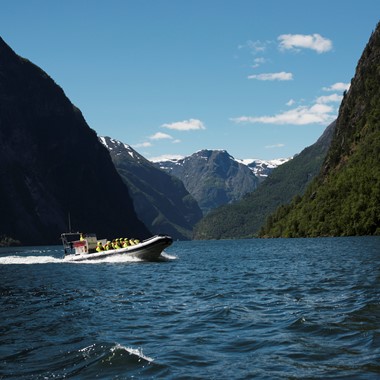 Auf dem Fjord mit dem RIB-Boot von Flåm - Flåm, Norwegen