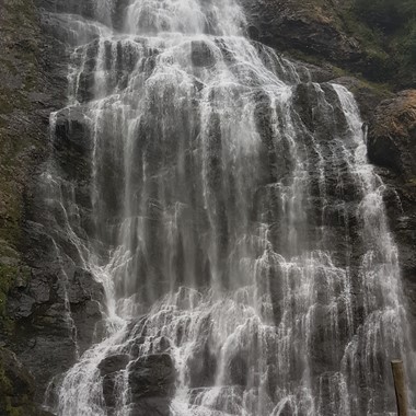 Culture and waterfall tour in Flåm