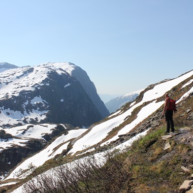 Path towards Kiellandbu - Mountain hike from Voss - Voss, Norway