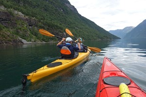 Geführte Kajaktour auf dem Fjord in Hellesylt - Aktivitäten in Hellesylt, Norwegen