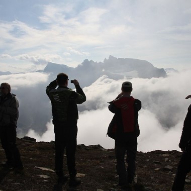 Over skyene -  Guidet fjelltur til Romsdalseggen - Åndalsnes