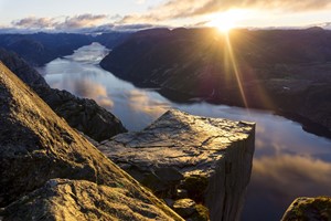 Preikestolen soloppgang tur- Ikoniske Fjellturer Preikestolen med Fjord Tours - Fra Stavanger, Bergen og Oslo