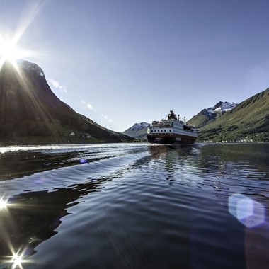 Sonnenschein über dem Hjørundfjord - Hjørundfjord, Norwegen