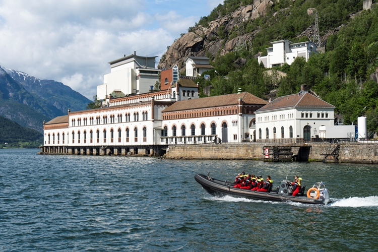 RIB-boat tour from Odda with cider tasting 