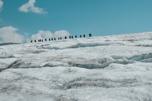 Senderismo en glaciar en Noruega