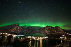 Aurora boreal en Reine - Islas Lofoten - Noruega