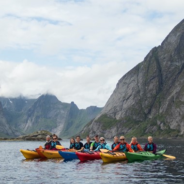 Geführte Kajaktour auf den Lofoten, schöne Tour auf dem Reinefjord - Aktivitäten in Reine, Lofoten, Norwegen