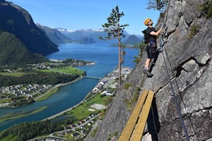 Opplev via Ferrata i Åndalsnes med Fjord Tours på UNESCO Geirangerfjord og Trollstigen turen
