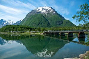 Opplev  sommer i Åndalsnes med Fjord Tours på UNESCO Geirangerfjord og Trollstigen turen