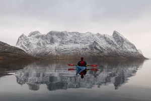 Un día tranquilo en kayak - Reine, islas Lofoten, Noruega