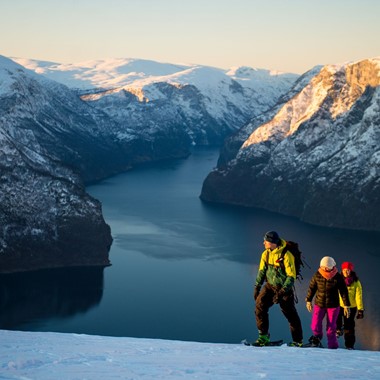 A brilliant day on snowshoes - Snowshoe trip to Stegastein from Flåm - Flåm, Norway