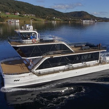 Stillegående hybridbåt - Fjord - og Dyreliv Cruise fra Tromsø