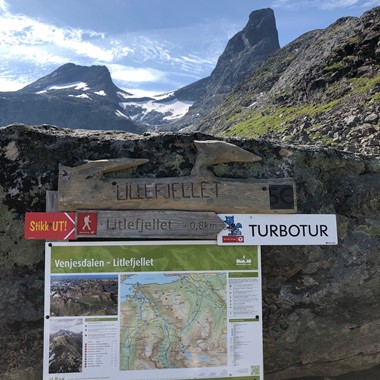 Litlefjellet – Wanderung zum Aussichtspunkt Trollveggen – Aktivitäten in Åndalsnes, Norwegen