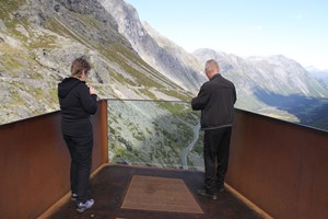 Die Aussicht genießen - Trollstigen & Bergtour nach Bispevatnet - Åndalsnes, Norwegen