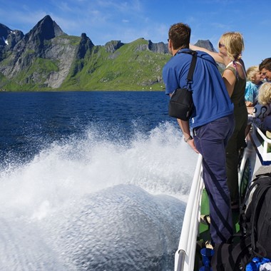 På båttur i Lofoten - Sommerferie i Norge