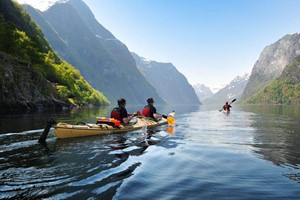 Norway in a nutshell® - Hacer kayak en el fiordo de Nærøy
