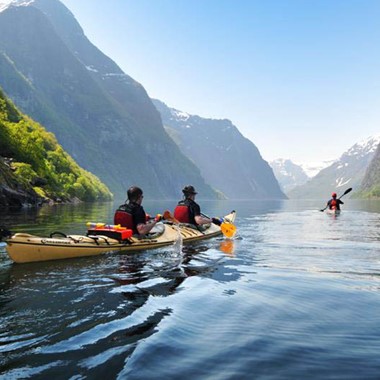 Norway in a nutshell® - Hacer kayak en el fiordo de Nærøy