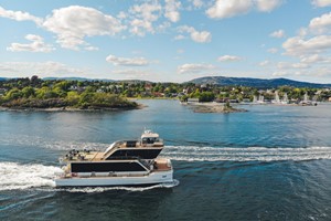 Sprudel und Brunch am Oslofjord - ein herrlicher Tag am Fjord. Oslo, Norwegen