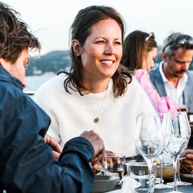 Dinner-Kreuzfahrt auf dem Oslofjord mit einem ruhigen Hybridboot - Abendessen an Bord - Fahrt von Oslo, Norwegen