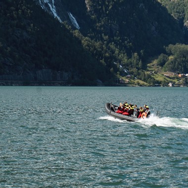 Ting å gjøre i Odda - Ri båttur på Hardangerfjorden fra Odda