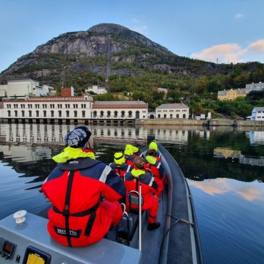 Tyssedal Kraft Museum - Aktivitäten in Odda - RIB-Bootsfahrt auf dem Hardangerfjord ab Odda, Norwegen
