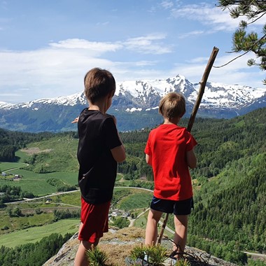 Familievennlig fjelltur fra Voss til Sverrestigen