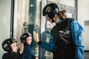 Aktiviteter på Voss - high five for innendørs fallskjermhopping - Voss Vind