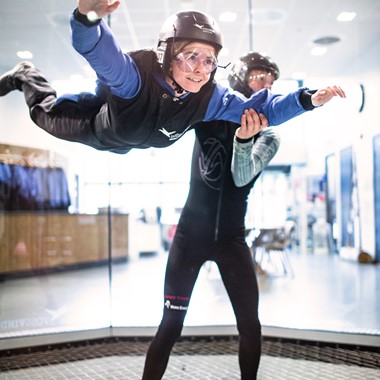 Aktiviteter på Voss - Tommel opp for innendørs fallskjermhopping på Voss Vind
