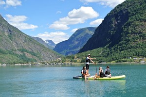 Auf dem SUP-Board am Sognefjord - Skjolden, Norwegen