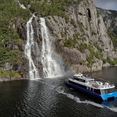 Lysefjord cruise & fjelltur til Preikestolen