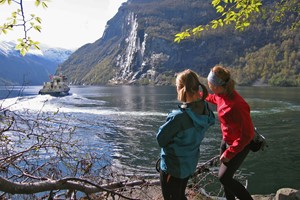 Geführte Kajaktour auf dem Geirangerfjord zum Bergbauernhof Skageflå - Geiranger, Norwegen