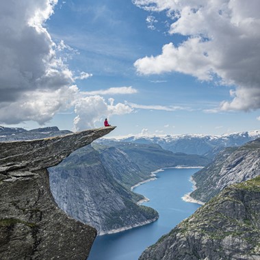 Fantastische Aussicht von Trolltunga - Klassische Trolltunga-Wanderung - Odda, Norwegen
