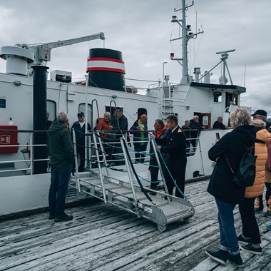 Ting å gjøre i Tromsø - Klar for å stige ombord - Hvalsafari Skjervøy - Tromsø