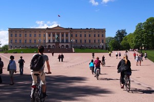 Aktivitäten in Oslo - Oslo Highlights Radtour mit Guide, Der Königspalast in Oslo, Norwegen