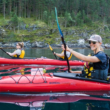 Kayak Tour to the "Sevens Sisters" Waterfall in Geiranger