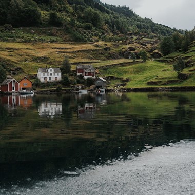 Hardangerfjorden- Fjord og laksesafari i Hardanger, Øystese - Ting å gjøre i Øystese 