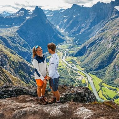 Kjærlighet i Romsdalsalpene -UNESCO Geirangerfjord og Trollstigen tour - Åndalsnes