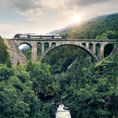 Einzigartige Kyllingbru-Brücke, Raumabahn, Åndalsnes - Dombås, Norwegen
